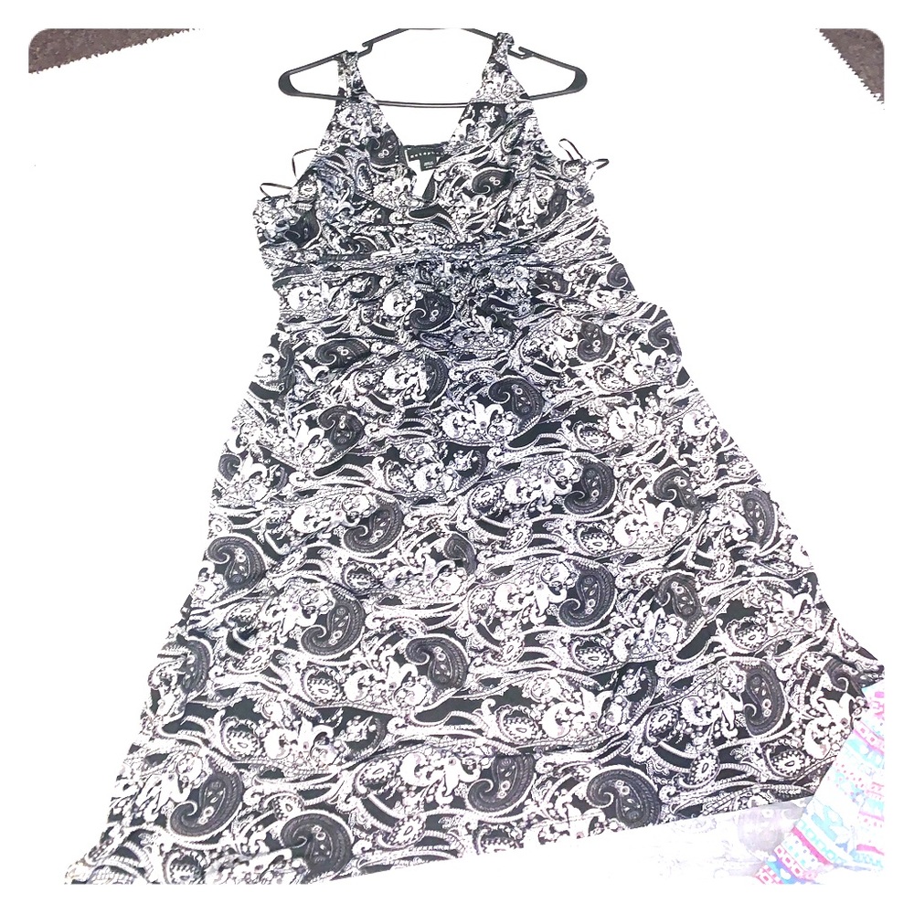 Metaphor Black and white design Sleeveless Dress